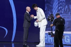 喜报！杨瀚森首轮第16顺位被选中 向其致以最热烈祝贺&最诚挚祝福